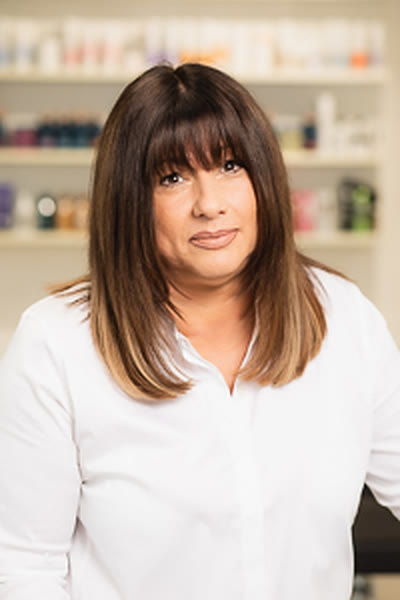 Martina, Saloninhaberin im Friseursalon Exklusiv Coiffeur in Wien Kagran